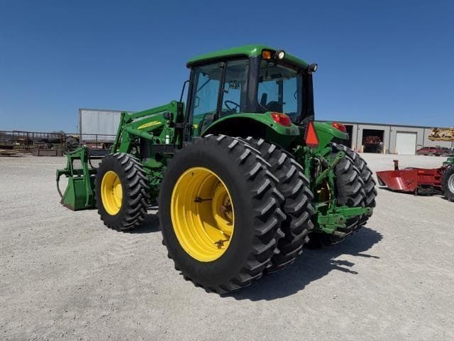 Image of John Deere 7330 equipment image 2