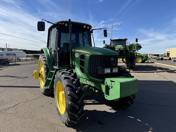 Image of John Deere 7330 equipment image 2