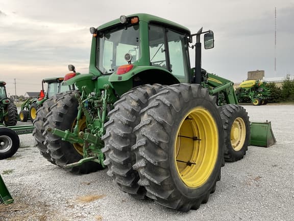 Image of John Deere 7330 equipment image 1
