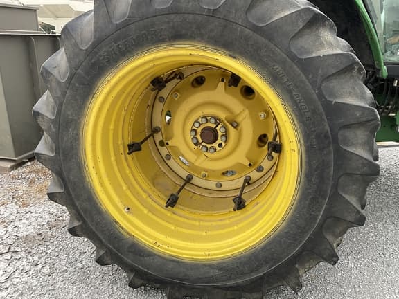 Image of John Deere 7330 equipment image 3