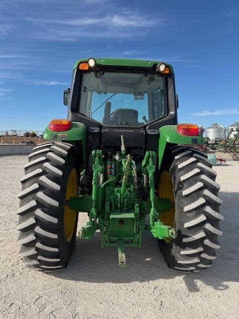 Image of John Deere 7330 equipment image 3