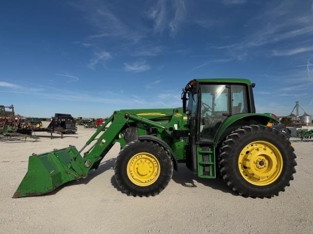 Image of John Deere 7330 equipment image 1