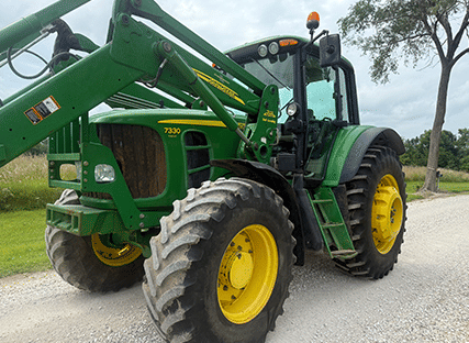 Image of John Deere 7330 equipment image 1