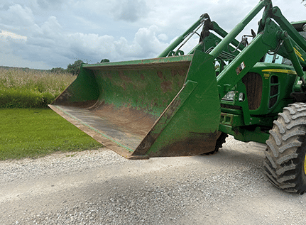 Image of John Deere 7330 equipment image 2