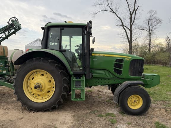 Image of John Deere 7330 equipment image 2