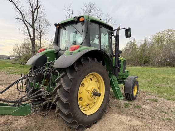 Image of John Deere 7330 equipment image 3