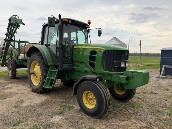 Image of John Deere 7330 equipment image 1