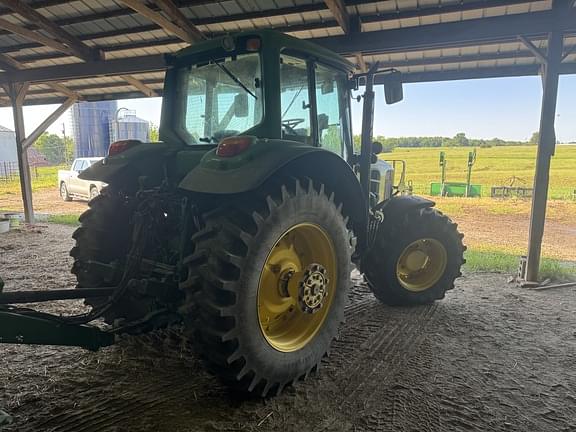 Image of John Deere 7330 equipment image 2