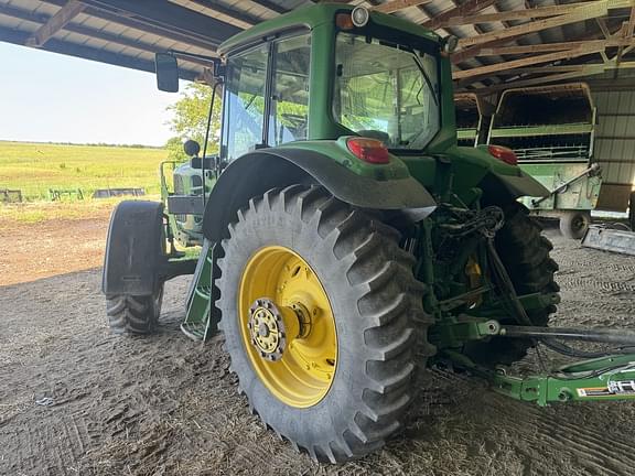 Image of John Deere 7330 equipment image 3