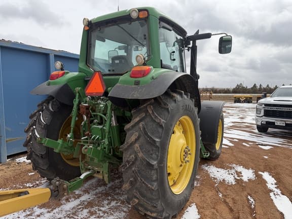 Image of John Deere 7330 equipment image 3