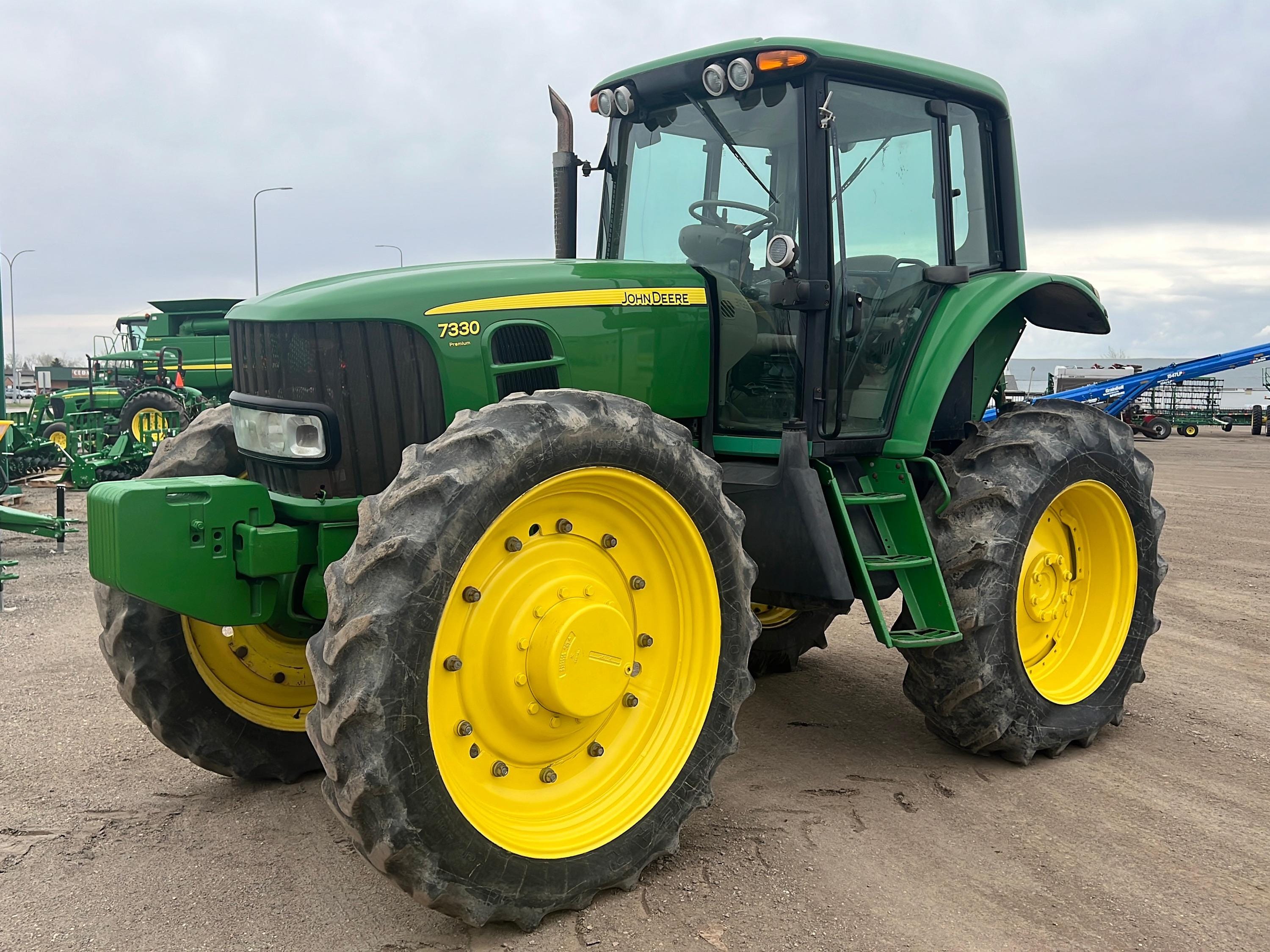 Main image John Deere 7330
