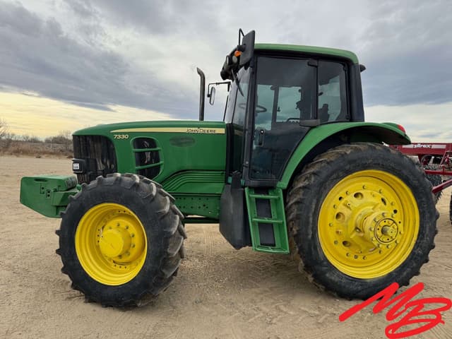 Image of John Deere 7330 equipment image 4