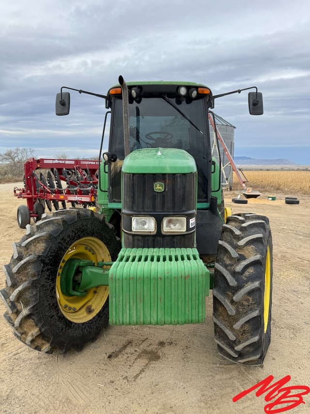 Image of John Deere 7330 equipment image 1