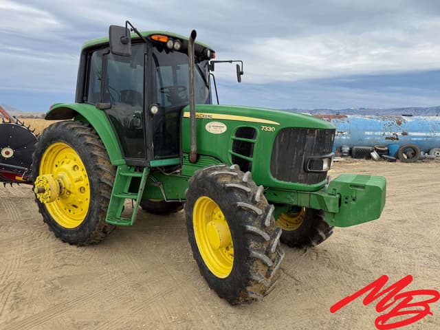 Image of John Deere 7330 equipment image 2