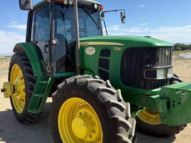 Image of John Deere 7330 equipment image 1