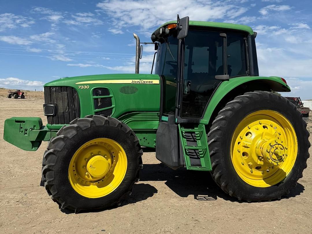Image of John Deere 7330 Primary image