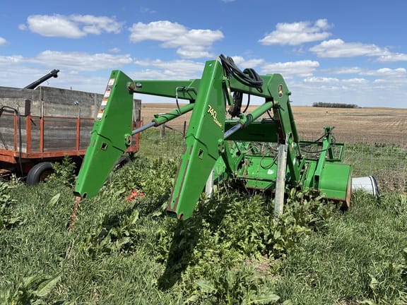 2010 John Deere 740 Equipment Image0