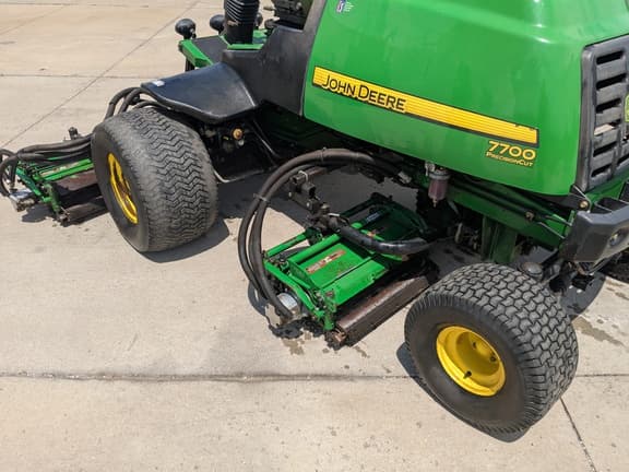 Image of John Deere 7700 equipment image 3