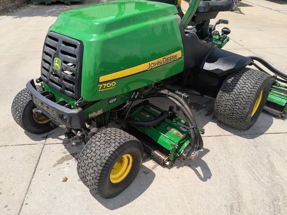 Image of John Deere 7700 equipment image 4