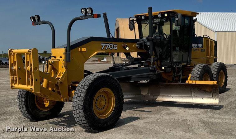 2010 John Deere 770G Equipment Image0