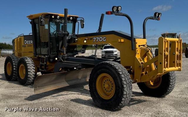 Image of John Deere 770G equipment image 2