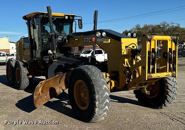 Image of John Deere 770G equipment image 2