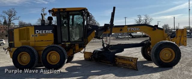 Image of John Deere 770G equipment image 3