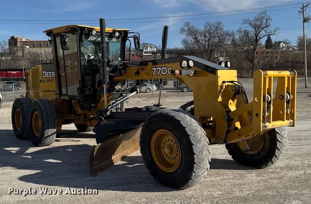 Image of John Deere 770G equipment image 2