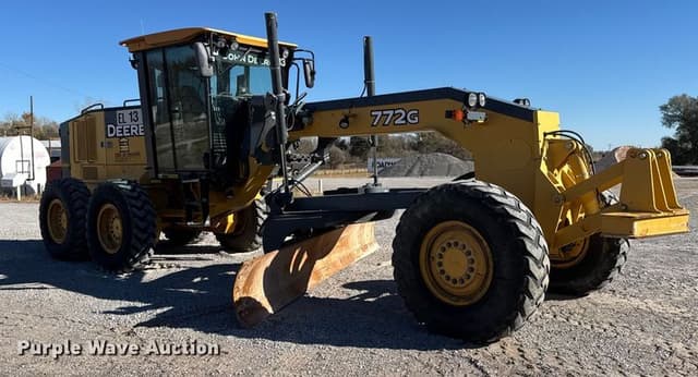 Image of John Deere 772G equipment image 2
