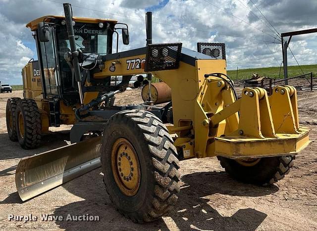 Image of John Deere 772G equipment image 2
