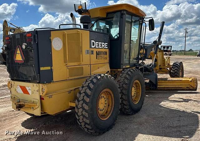 Image of John Deere 772G equipment image 4
