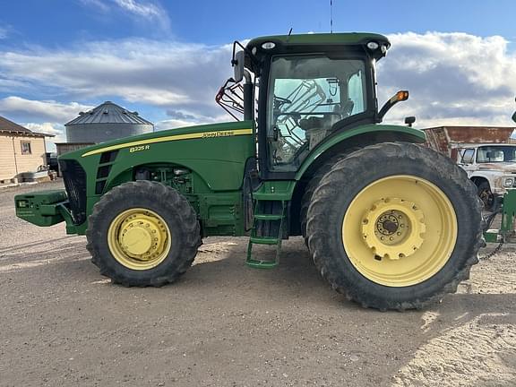 Image of John Deere 8225R Primary image