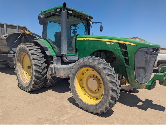 Image of John Deere 8225R equipment image 1