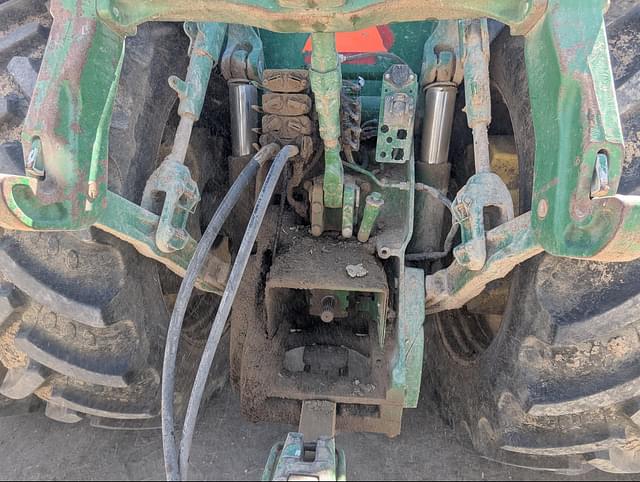 Image of John Deere 8225R equipment image 4