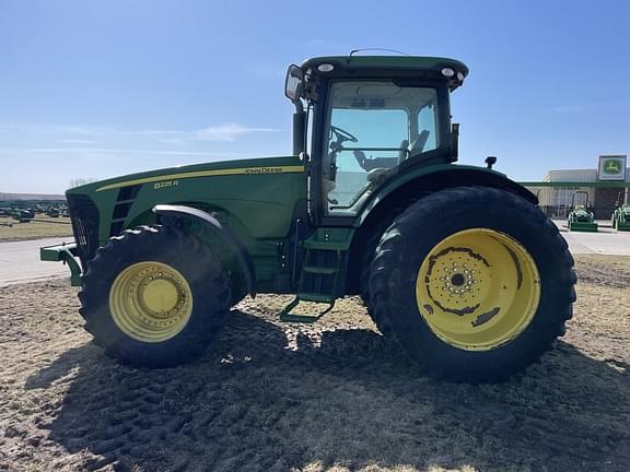 Image of John Deere 8225R equipment image 3