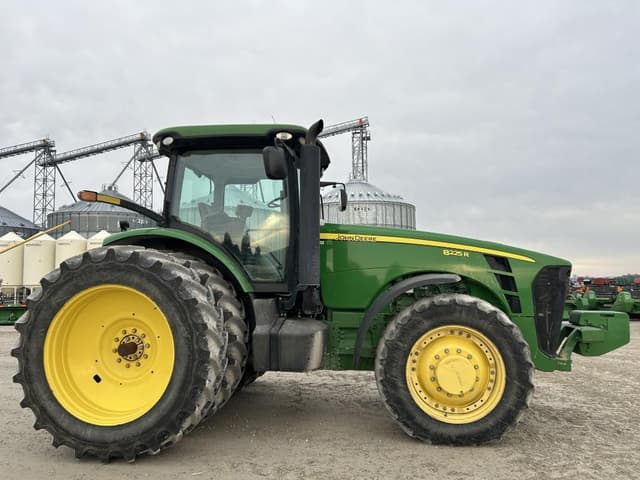 Image of John Deere 8225R equipment image 3