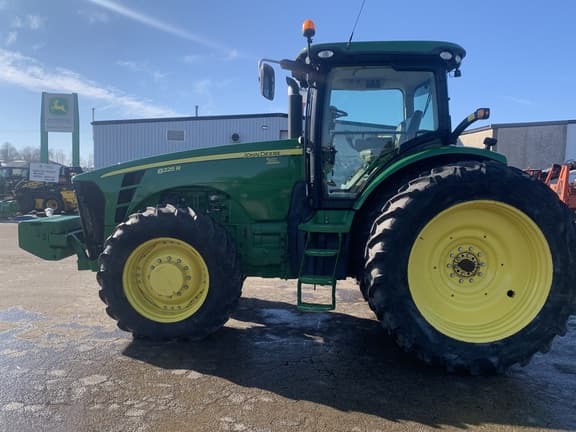 Image of John Deere 8225R equipment image 4