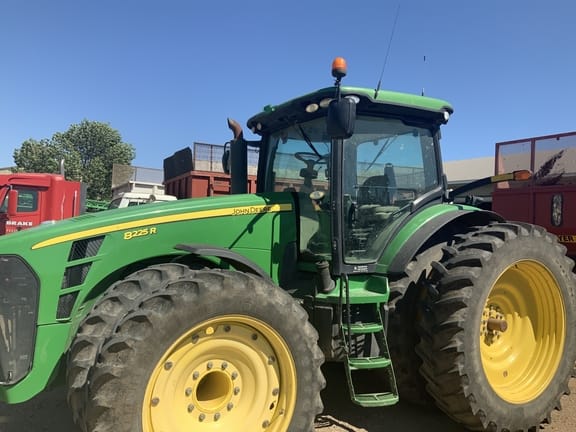 Main image John Deere 8225R