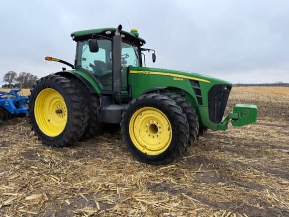 2010 John Deere 8225R Equipment Image0