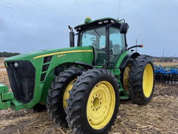 Image of John Deere 8225R equipment image 4