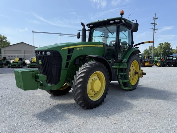 2010 John Deere 8225R Equipment Image0