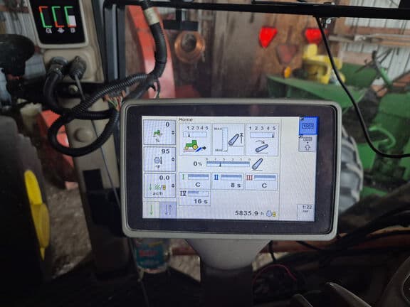 Image of John Deere 8225R equipment image 4