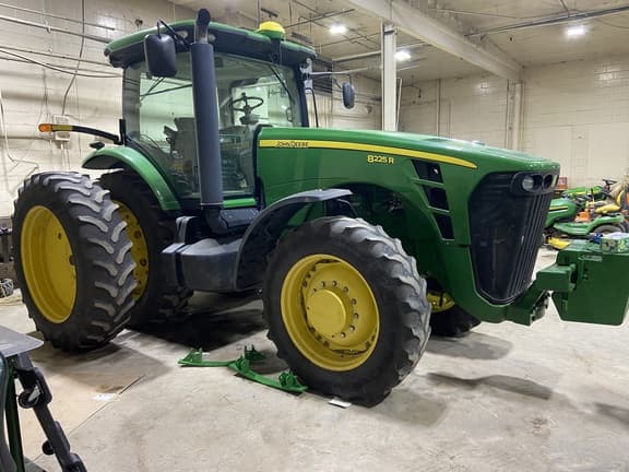 Image of John Deere 8225R equipment image 1