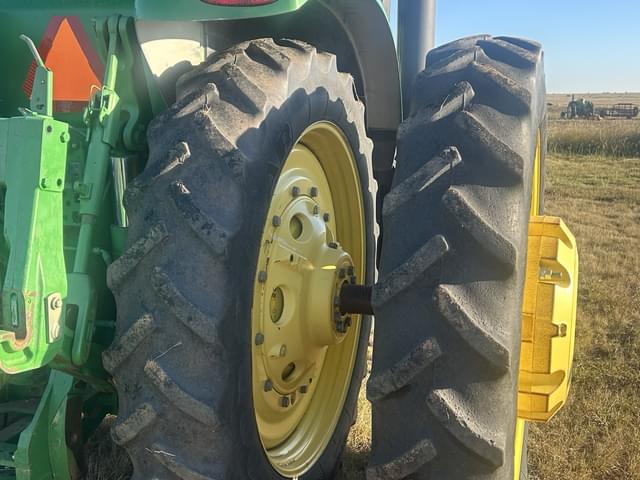 Image of John Deere 8225R equipment image 4