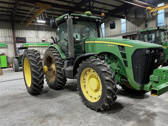 Image of John Deere 8225R equipment image 2