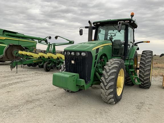 Image of John Deere 8245R equipment image 1