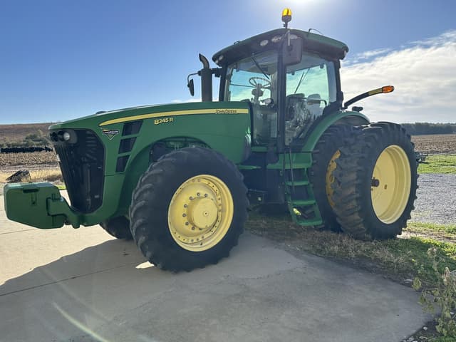Image of John Deere 8245R equipment image 1