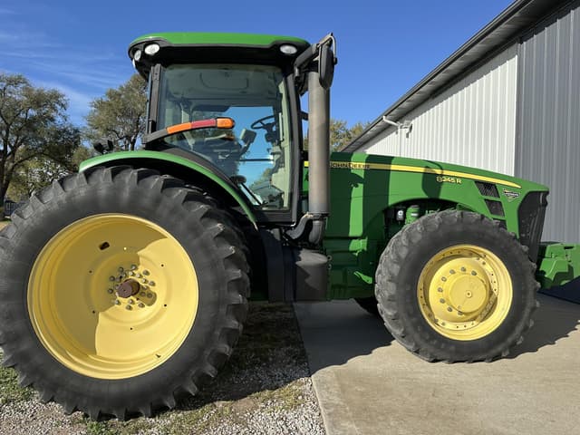 Image of John Deere 8245R equipment image 3