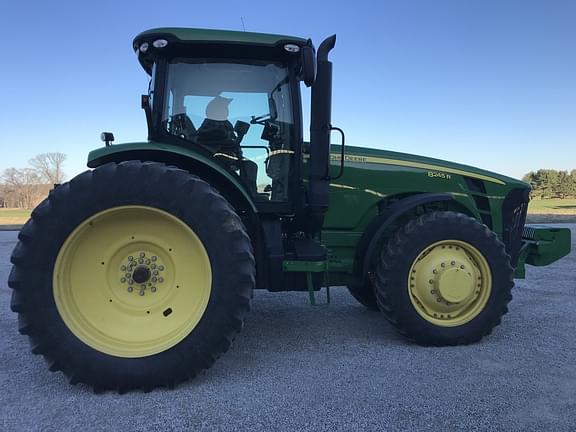 Image of John Deere 8245R equipment image 1