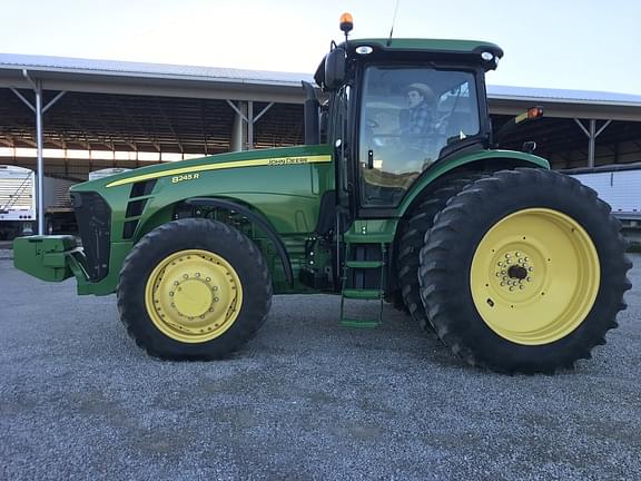 Image of John Deere 8245R equipment image 4